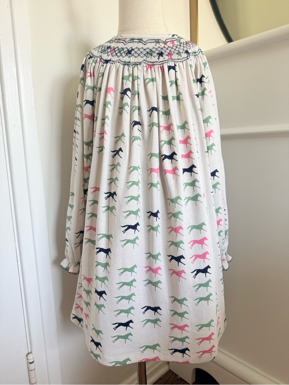 The Beaufort Bonnet Company Keeneland Horse Print Smocked Dress Girls NWT